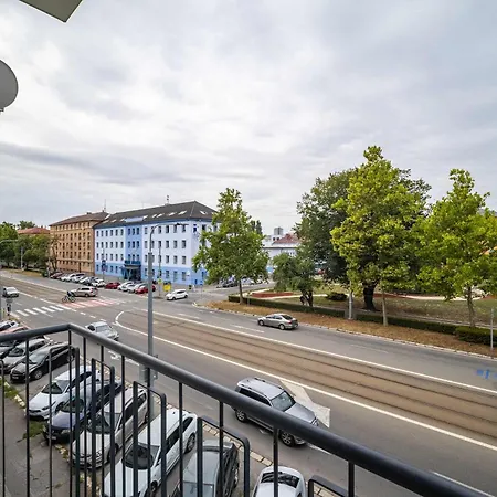 Bright For 6 - Two Balconies & Parking Apartmán Kosice