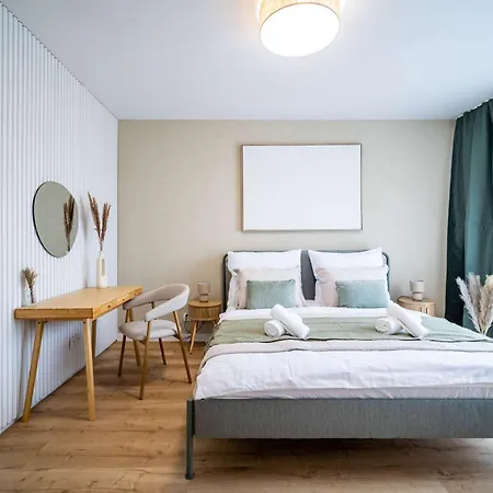 Bright For 6 - Two Balconies & Parking Apartmán Kosice