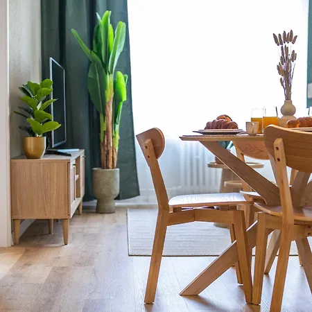 Bright For 6 - Two Balconies & Parking Apartmán *