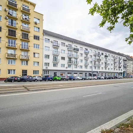 Bright For 6 - Two Balconies & Parking *